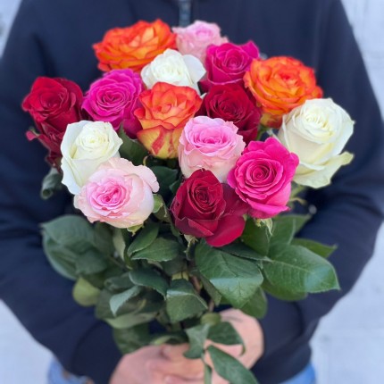 Букет из разноцветных роз с доставкой  в Красноярске